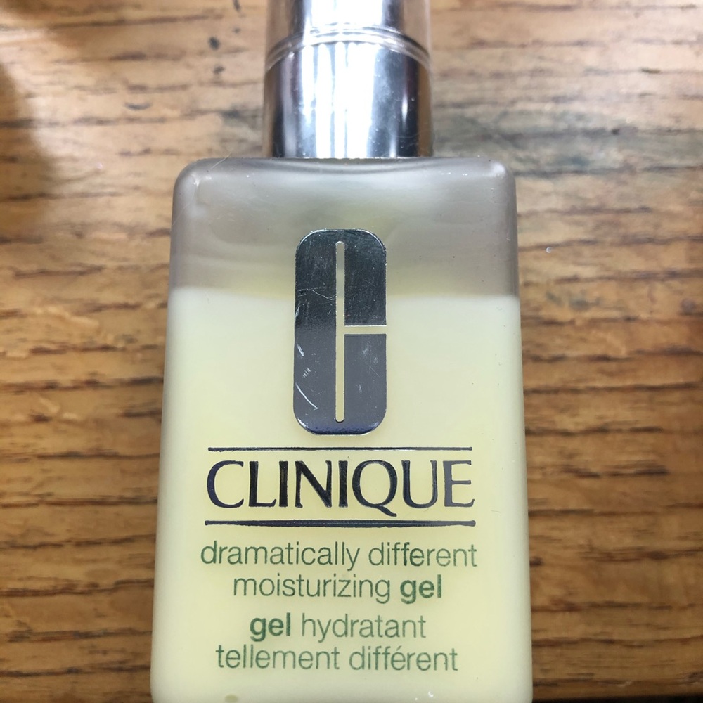 Clinique Dramatically Different Moisturizing Gel